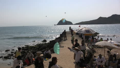 México-Mazatlán-Personas-En-La-Playa