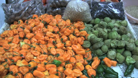 Mexico-peppers-in-market