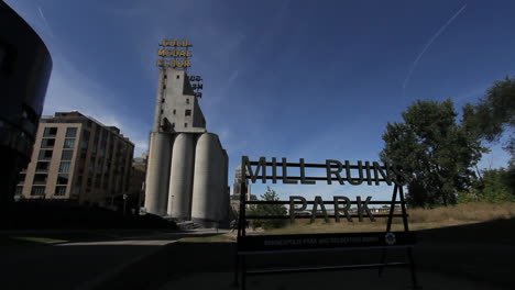Minneapolis-Minnesota-Mill-Ruins-Park-Mit-Schild-With