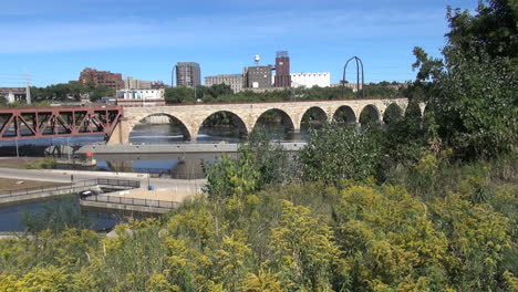 Minneapolis-Minneapolis-Mühlenlauf-Park-Bogenbrücke