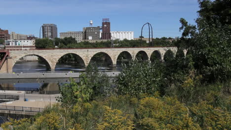 Vista-Del-Puente-De-Arco-De-Piedra-De-Minneapolis-Minnesota