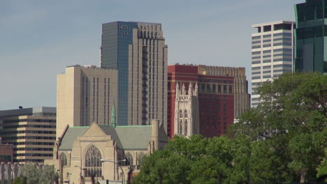 Minneapolis,-Minnesota,-En-El-Centro-De-La-Ciudad-Con-La-Iglesia