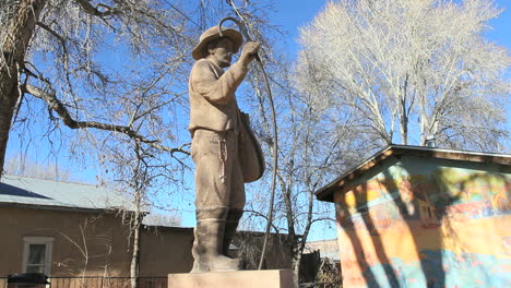 Chimayo-New-Mexico-Statue-Des-Visionärs