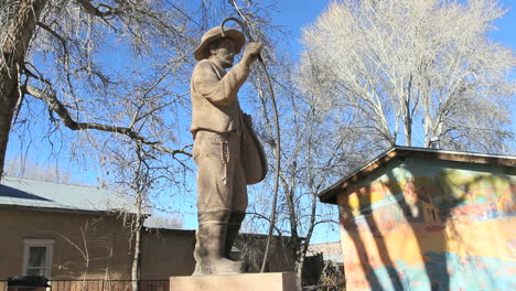 Chimayo-Nuevo-Mexico-Estatua-Del-Visionario