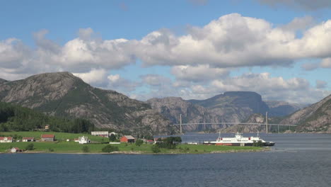 Stavanger-Norwegen-Hogsfjordens-Trifft-Lysefjord-An-Der-Fähre