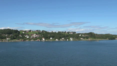 Stavanger-Norwegen-Hogsfjordens-Dorf-Herauszoomen