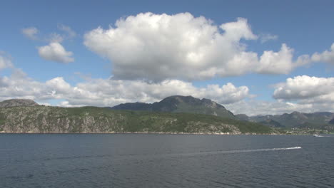 Stavanger-Noruega-Lysefjord-Barcos