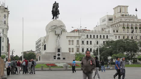 Lima-Peru-Plaza-San-Martin-Mit-Statue