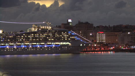 Crucero-De-San-Juan-Peerto-Rico-En-La-Noche