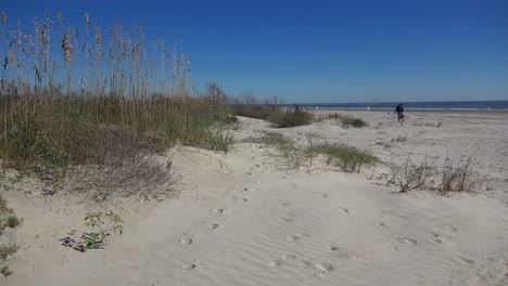 Turista-De-Carolina-Del-Sur-En-Una-Playa-De-Arena