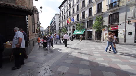 Madrid-España-Escena-En-Una-Calle-Peatonal