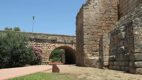 Merida-Spanien-Römische-Mauer-und-Brücke