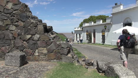 Uruguay-Colonia-Del-Sacramento-Uruguaywall-und-Geschäfte