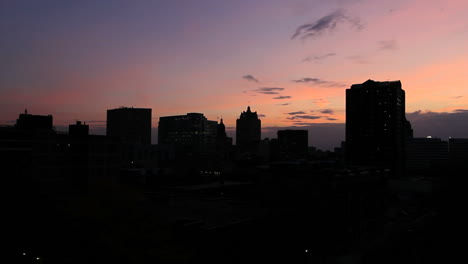 Milwaukee-Nacht-Rosa-Himmel