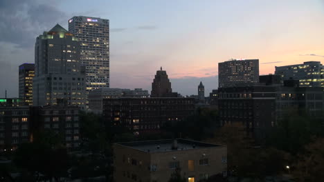 Skyline-Von-Milwaukee-Am-Abend