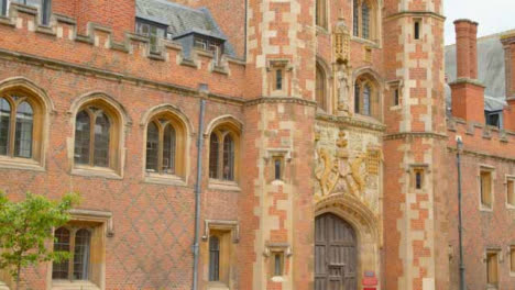 Tilting-Shot-Looking-Up-at-Saint-Johns-College