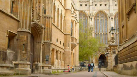 Tilting-Shot-from-Puddle-to-Kings-College-Chapel-