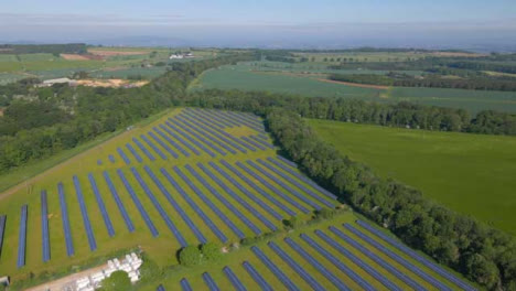 Disparo-De-Drone-Orbitando-Alrededor-Del-Campo-Solar