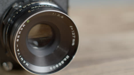 Schiebeaufnahme-Mit-127-mm-Objektiv-Auf-Einer-Mittelformat-Filmkamera-Mamiya-Rb67