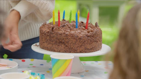 Pull-Focus-Shot-from-Child-Birthday-Party-Guest-to-Birthday-Cake