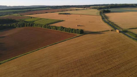 Disparo-De-Drone-Volando-Sobre-Algunos-Campos-De-La-Campiña-Inglesa