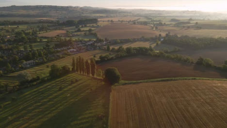 Disparo-De-Drone-Volando-Sobre-Algunos-Campos-Rurales