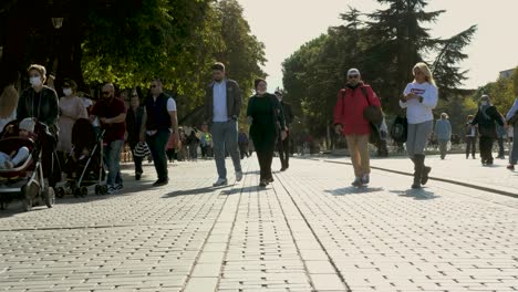 Weite-Aufnahme-Von-Menschen-Auf-Dem-Sultanahmet-platz