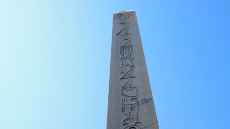 Flachwinkelaufnahme-Des-Hippodrom-Obelisken-Constantine