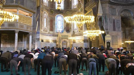 Wide-Shot-of-People-Praying-in-the-Hagia-Sophia