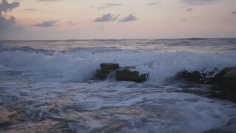Tracking-Shot-of-waves-Crashing-on-Rocks-in-Bali
