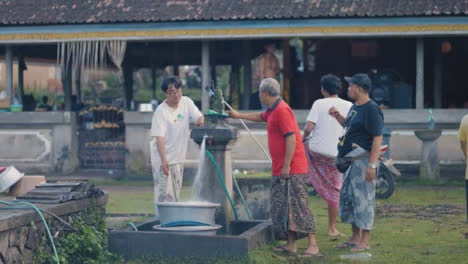 Kamerafahrt-Von-Männern-Auf-Bali