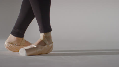 Close-Up-Shot-of-Dancers-Feet-Dancing-on-Pointe