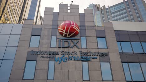 Tracking-Shot-of-the-Indonesian-Stock-Exchange-In-Jakarta