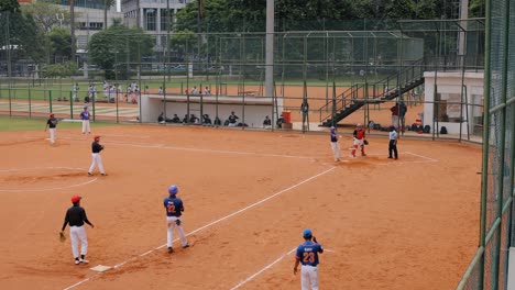 Tiro-De-Seguimiento-De-Un-Juego-De-Softbol-En-Yakarta