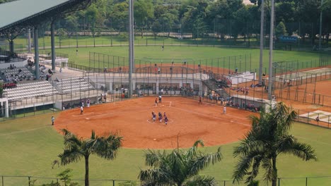 Plano-General-Del-Juego-De-Softbol-En-Yakarta