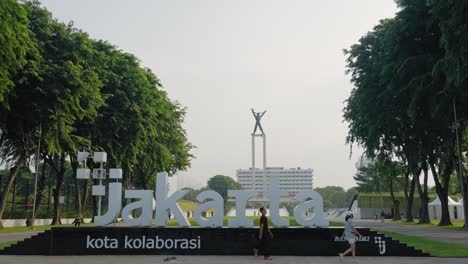 Tracking-Shot-of-Jakarta's-Irian-Jaya-Liberation-Monument