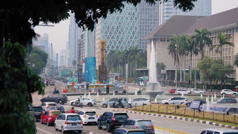 Breite-Aufnahme-Des-Verkehrs-In-Der-Innenstadt-Von-Jakarta