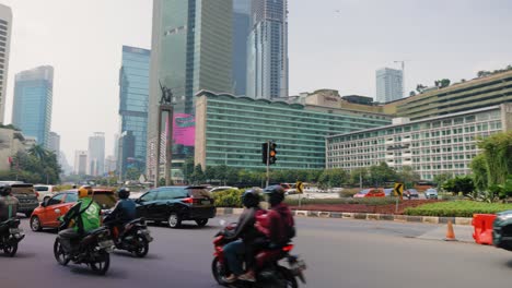 Schwenk-über-Den-Verkehr-In-Jakarta