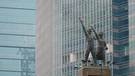 Totale-Der-Selamat-Datang-Statue-In-Jakarta-Mit-Kopierraum