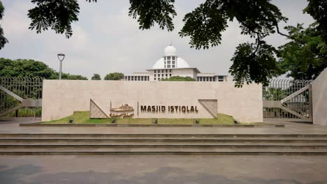 Totale-Der-Istiqlal-Moschee