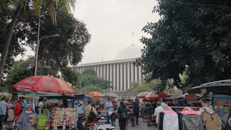 Tracking-Shot-of-Food-Stalls-in-Jakarta