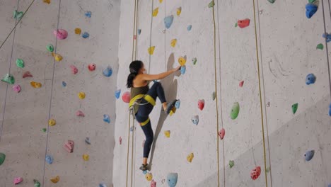 Low-Angle-of-Woman-on-Mall-Climb