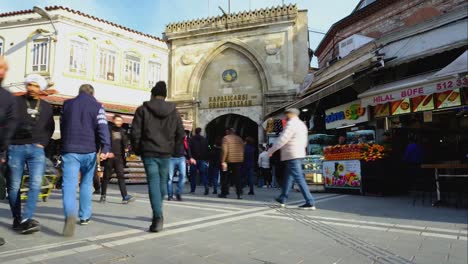 Toma-Amplia-Fuera-Del-Gran-Bazar-De-Kapalicarsi