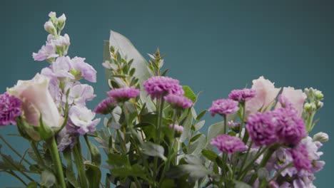 Kamerafahrt-Von-Blumenstrauß