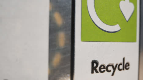 Tracking-Shot-of-a-Recycle-Logo