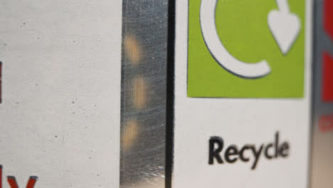Defokussierter-Schuss-Des-Recyclingbehälters
