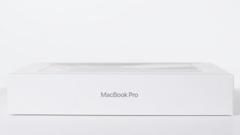 Toma-Deslizante-De-La-Nueva-Macbook-Pro-M1-01