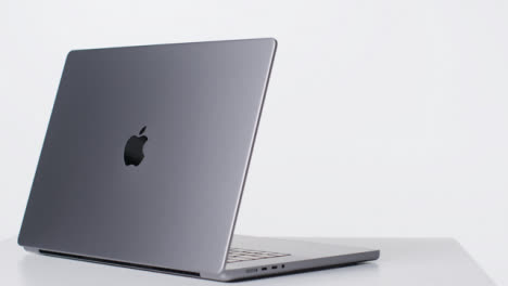 Sliding-Shot-of-Brand-New-Macbook-Pro-05