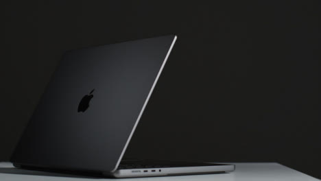 Apple-Macbook-Pro-M1-10