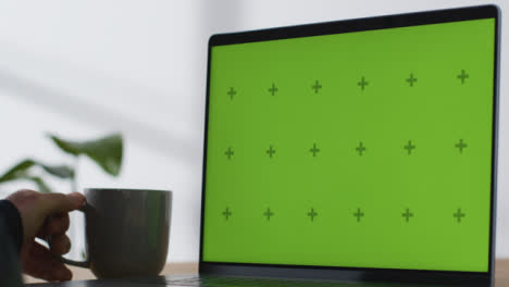 Close-Up-Shot-of-Brand-New-MacBook-Pro-On-Desk-with-Green-Screen